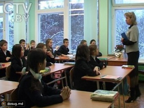 Мобильники минских школьников проверят на наличие порно