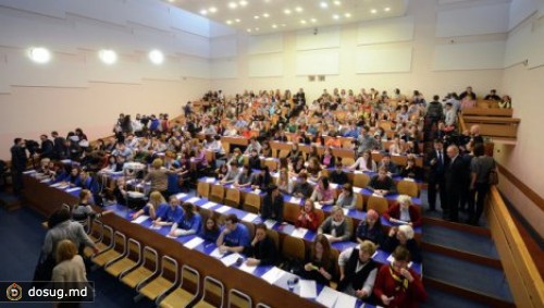 Молдаване "неплохо" справились с "Тотальным диктантом"