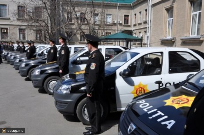 Молдавскую полицию лишили удостоверений