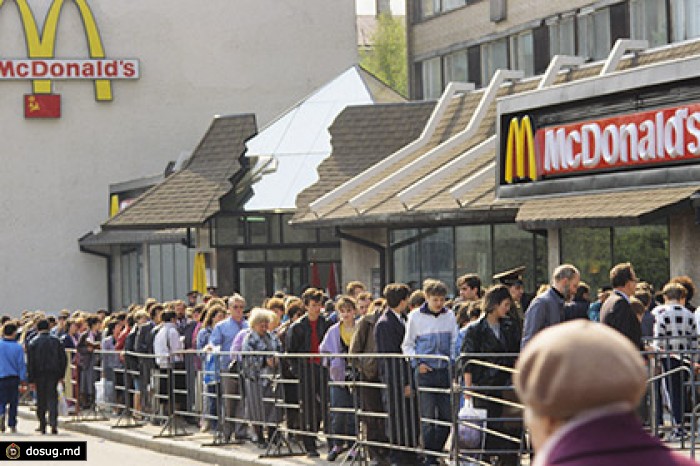 Московский художник воссоздаст очередь в первый «Макдоналдс»