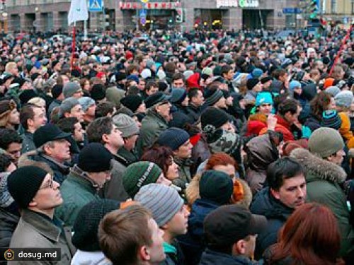 На Пионерскую площадь в Петербурге вышли от 7 до 10 тысяч человек