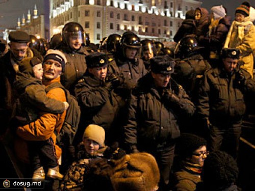 На Пушкинской площади начались задержания