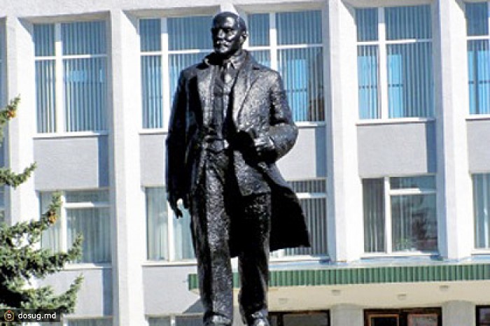 На Украине памятник Ленину переделают в Бандеру