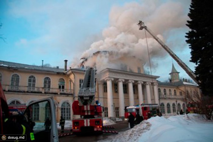 На Воробьевых горах загорелась Мамонова дача