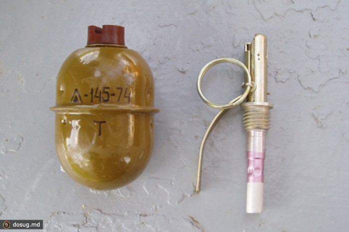 На московской АЗС нашли пакет с пистолетами и гранатой