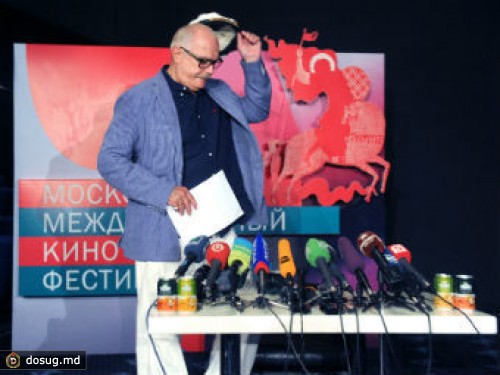 На открытие ММКФ пришла женщина в маске Pussy Riot