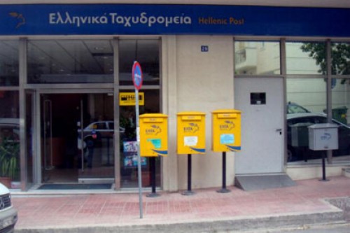 На почте в Греции загорелось письмо с бомбой