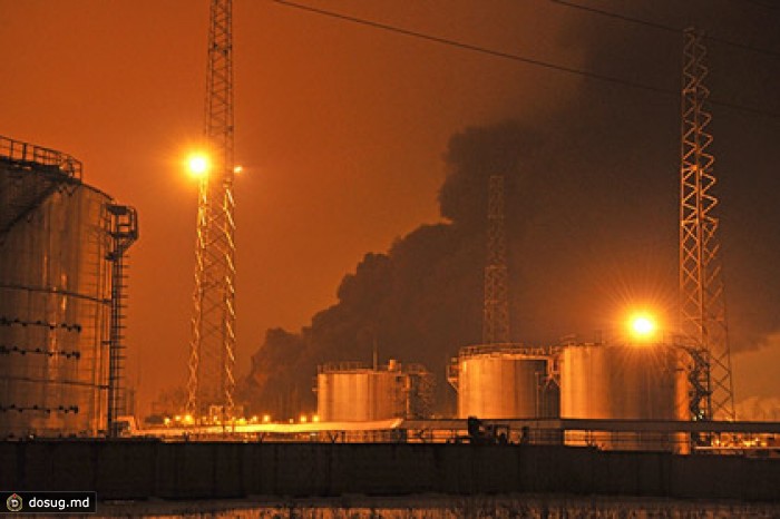 На рязанском НПЗ загорелись цистерны с топливом