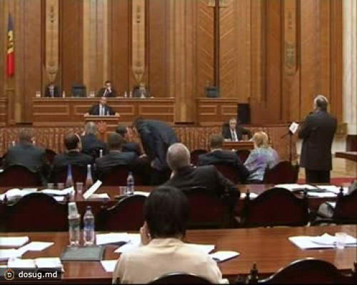 Новый закон об оружии стал поводом для скандала в парламенте