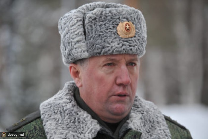 Обвиненный во взятке главком Сухопутных войск отправлен в отставку