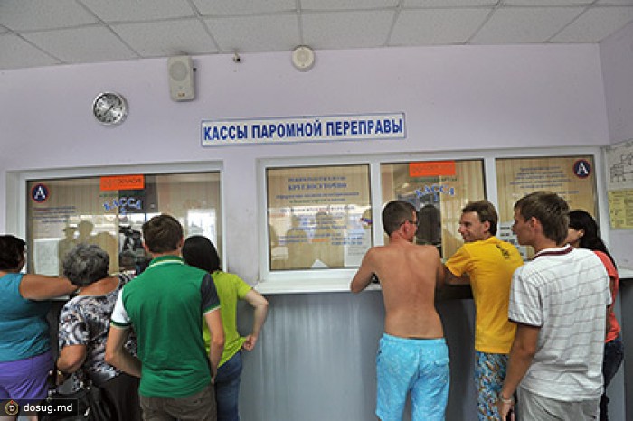 Очереди на паромы в Крым растянулись на 15 часов
