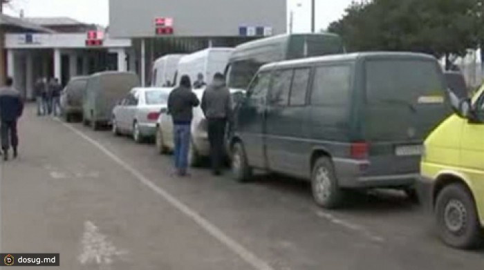 Очереди на таможне Албица из-за тщательной проверки багажа