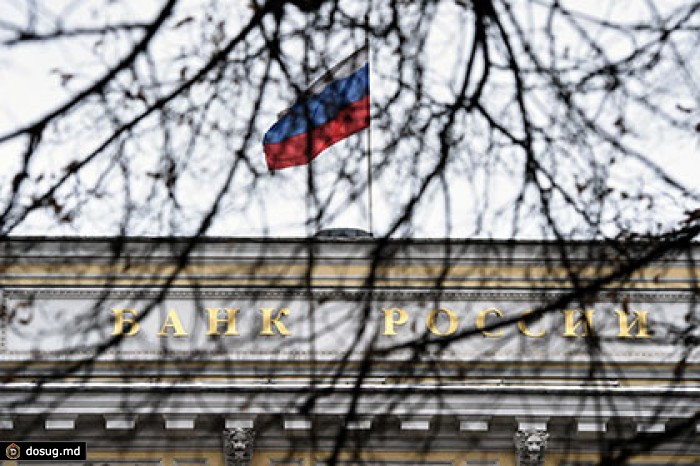 Официальный курс доллара вырос за год на 24 рубля