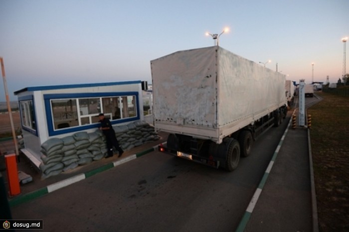 Оформление российского гуманитарного груза отложили до утра