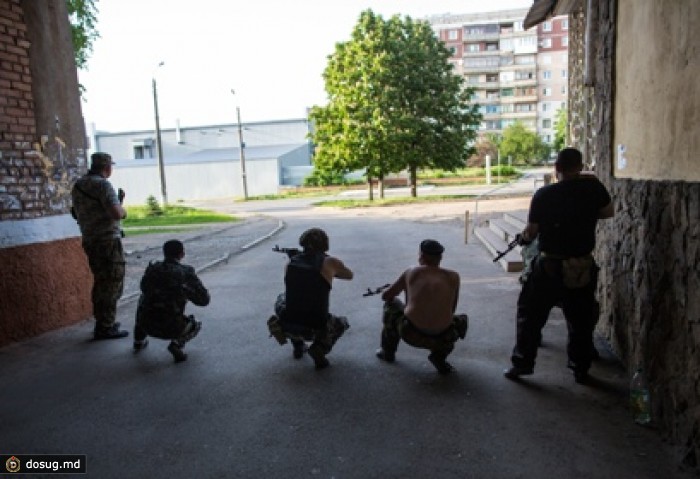 Ополченцы на бронетехнике выдвинулись в сторону аэродрома Краматорска