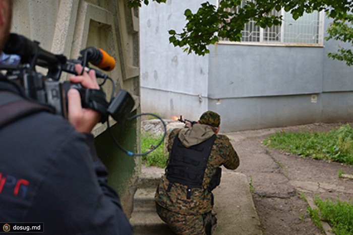 Ополченцы начали штурм воинской части погранслужбы в Луганске