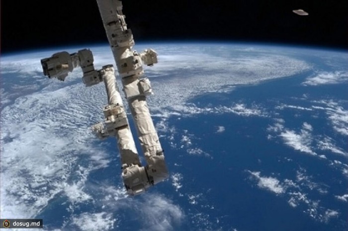 Орбиту МКС скорректируют из-за космического мусора