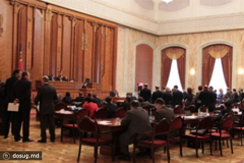 ПАРЛАМЕНТ ПРИНЯЛ ЗАКОН, ОРБЯЗЫВАЮЩИЙ РАБОТОДАТЕЛЕЙ ОПЛАЧИВАТЬ ТРИ ДНЯ БОЛЬНИЧНОГО ОТПУСКА РАБОТНИКОВ