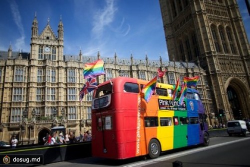 Парламент Великобритании разрешил однополые браки