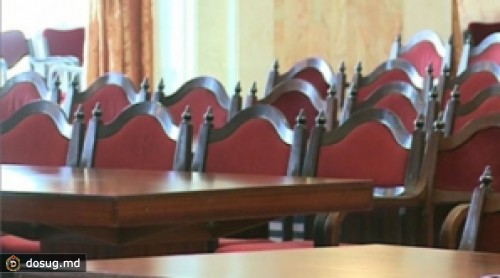 Перерыв в заседании парламента: АЕИ обсуждают тему экономических судов
