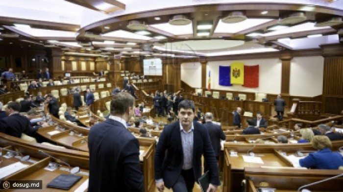 Первое заседание парламента весенне-летней сессии в фотографиях