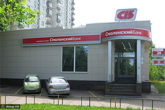 По итогам обысков в Смоленском банке задержан один сотрудник