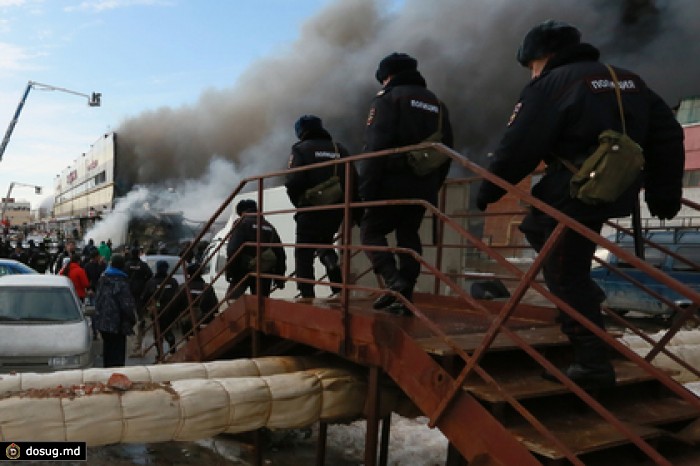 Под завалами сгоревшего ТЦ в Казани оказалось до 15 человек