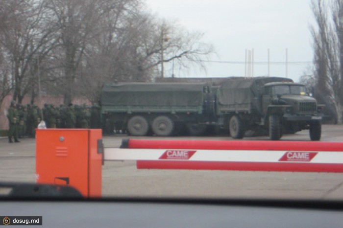 Пограничники заметили скопление бронетехники на Керченской переправе
