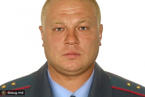 Полицейские Воркуты на руках принесли пострадавшего в больницу