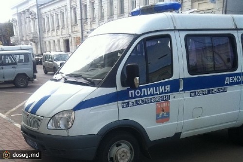 Полицейские избили москвича и прокололи колеса его машины