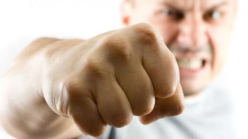 Полицейский осужден за избиение