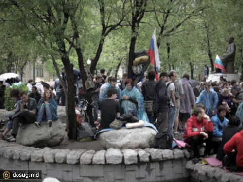 Полиция разогнала оппозиционный лагерь на Чистых прудах