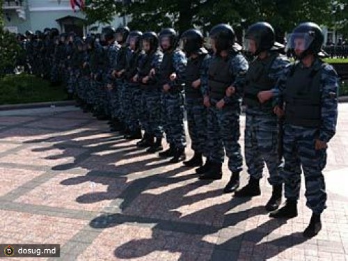 Полиция разогнала протестующих на Никитском бульваре