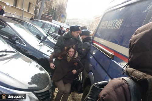 Полиция задержала активистов в Центробанке РФ