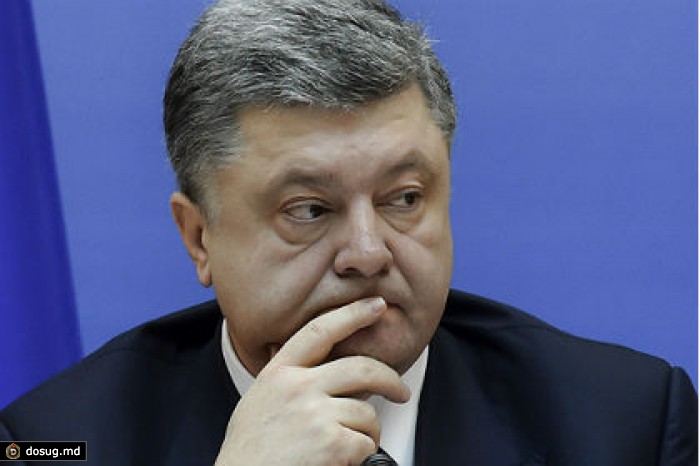 Порошенко допустил введение военного положения на Украине