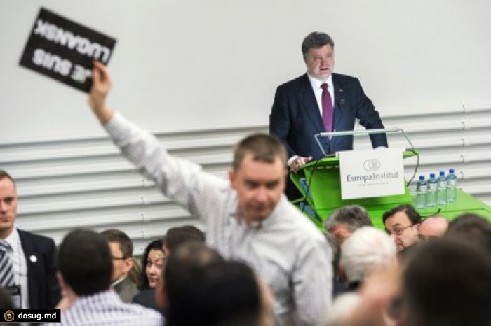 Порошенко освистали во время выступления перед студентами. ВИДЕО