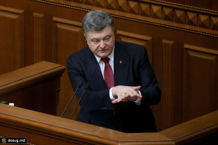 Порошенко сообщил о срочном возвращении на Украину
