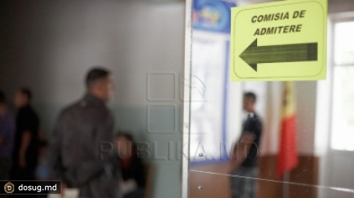 После первого этапа поступления в колледжах остались сотни свободных мест