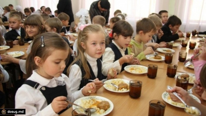 Поставщики хотят повысить цены на продукты питания для детсадов и школ