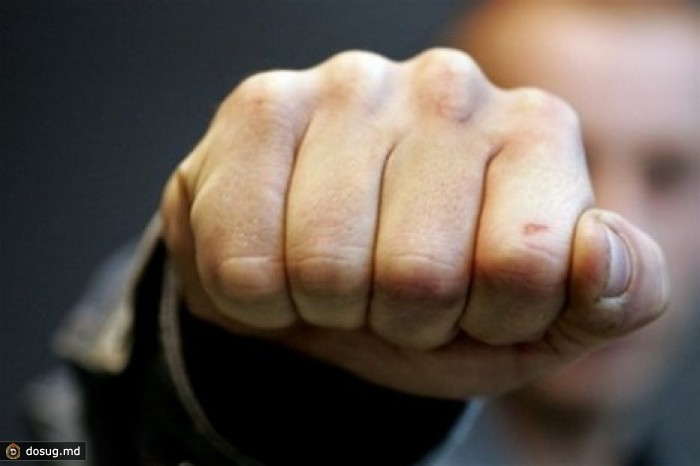 Пожилого мужчину избили за то, что он сделал замечание