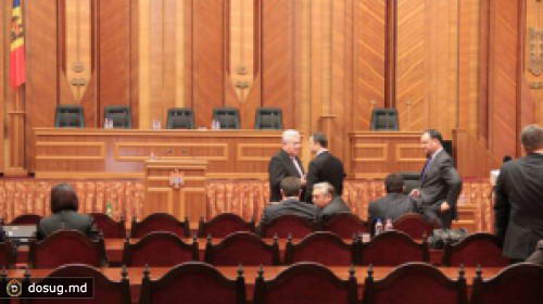 Праздник и в парламенте. Депутаты отложили сегодняшнее заседание
