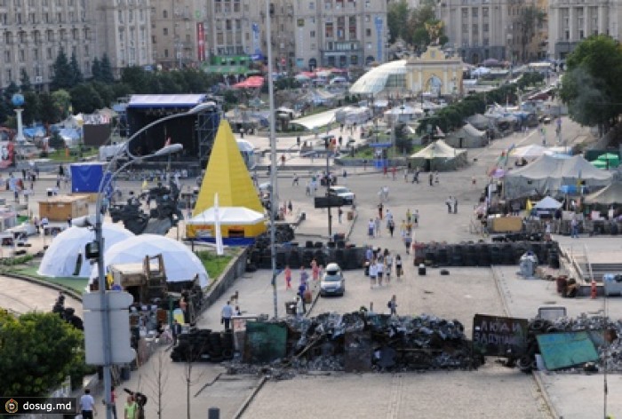 Предложение убрать мусор привело к потасовке на Майдане