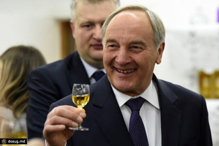 Президент Латвии отказался приезжать в Москву 9 мая
