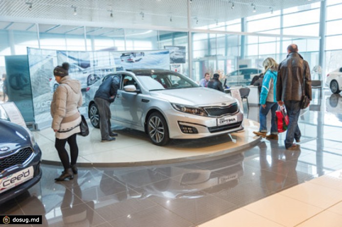 Продажи новых авто снизились на 10 процентов