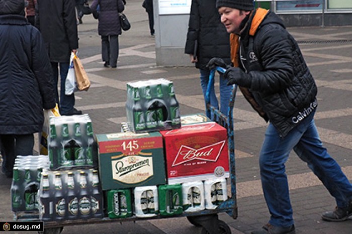 Продажи водки в январе снизились на 7,4 процента