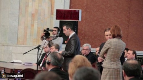 Прогульщики с иммунитетом: депутаты ПКРМ больше других в 2011 пропустили пленарные заседания