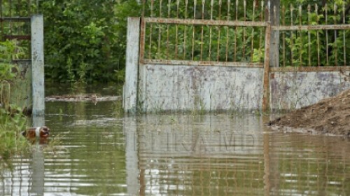 Прорвало дамбу озера в Опачь каушанского района, все село будет эвакуировано