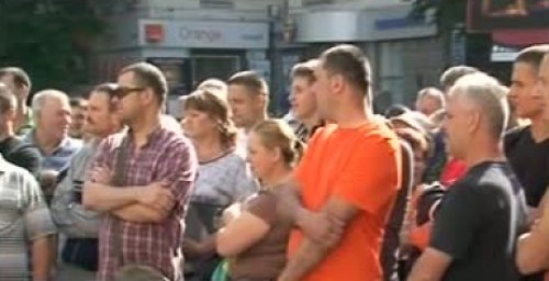 Протестующие у мэрии заблокировали движение на проспекте Штефана чел Маре