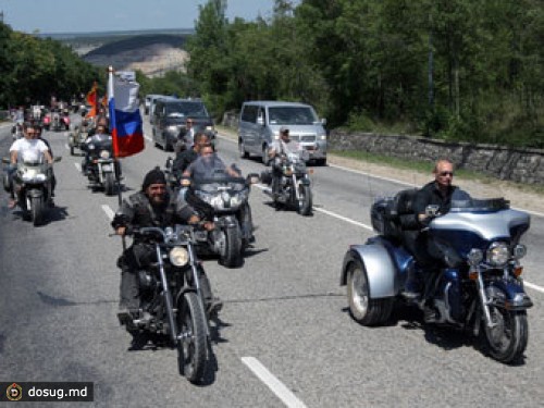 Путин по дороге к Януковичу заехал к "Ночным волкам"