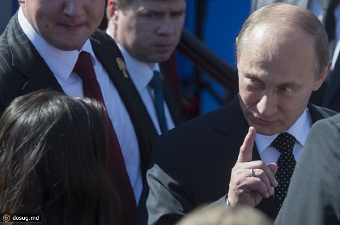 Путин получил в подарок от десятилетней девочки свой портрет